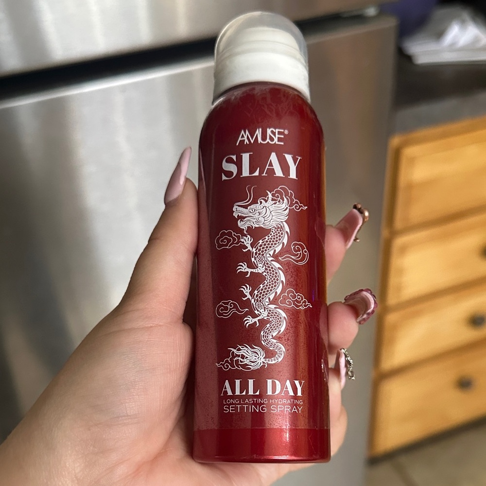 Amuse Slay All Day Red Setting Spray